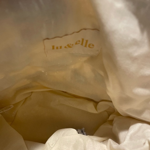 NWT Lu&Elle Woven Tan and Cream Sun-drift Tassel Bucket Bag - Picture 4 of 12